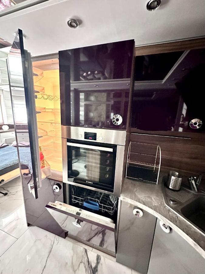 Deluxury Mirror Apartament Centrum Warsawa Bagian luar foto