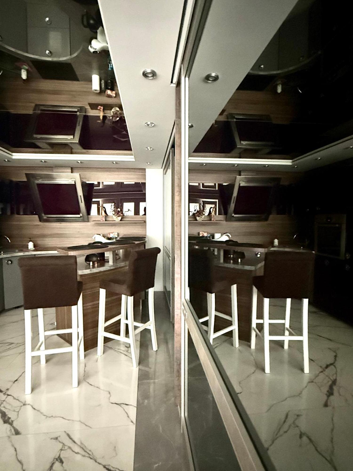 Deluxury Mirror Apartament Centrum Warsawa Bagian luar foto
