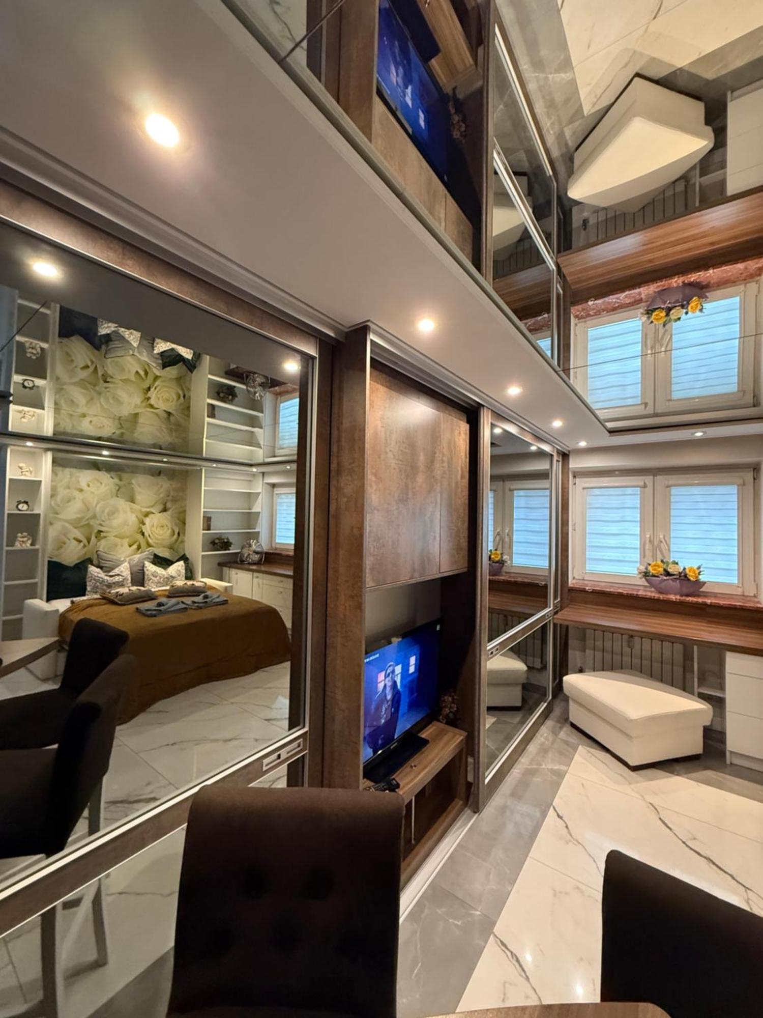 Deluxury Mirror Apartament Centrum Warsawa Bagian luar foto