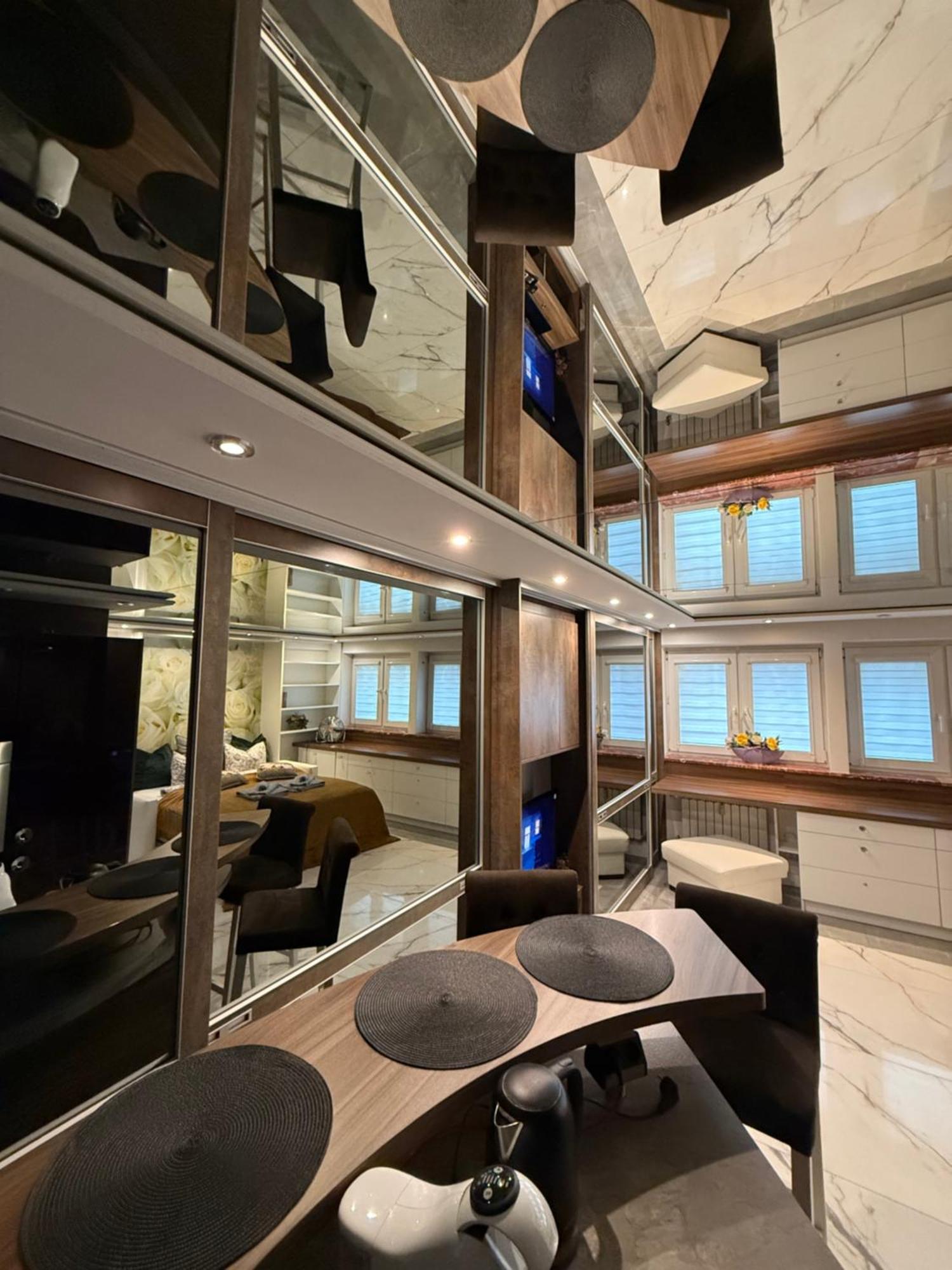 Deluxury Mirror Apartament Centrum Warsawa Bagian luar foto